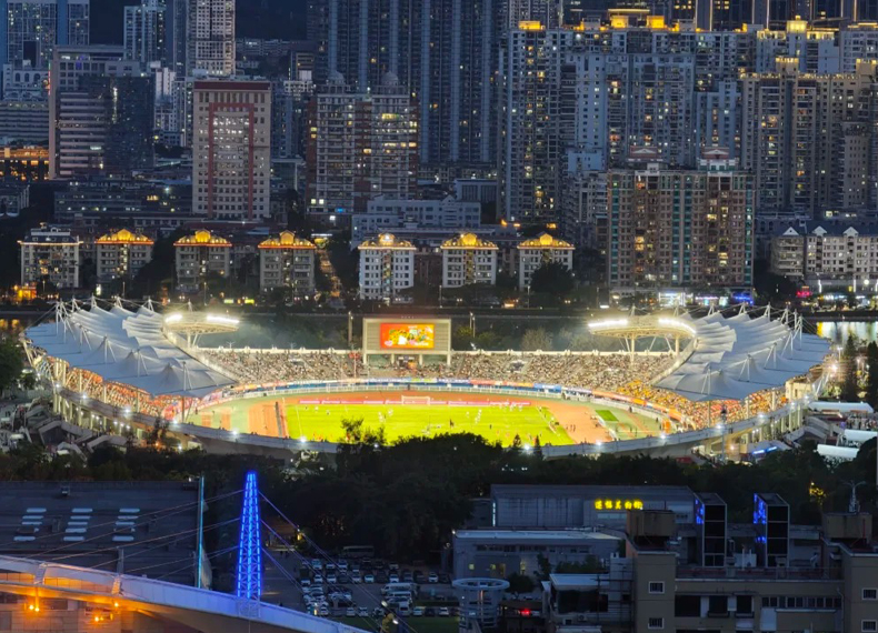 老球场焕新光:七大洲点亮厦门体育中心,助力“闽超”元年