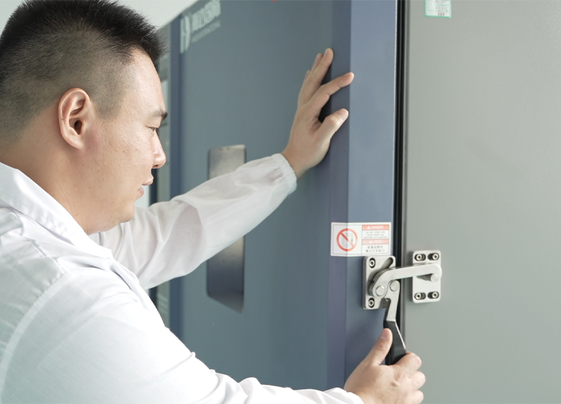 LED体育照明灯具极温耐受与阻燃性能实验室全解析